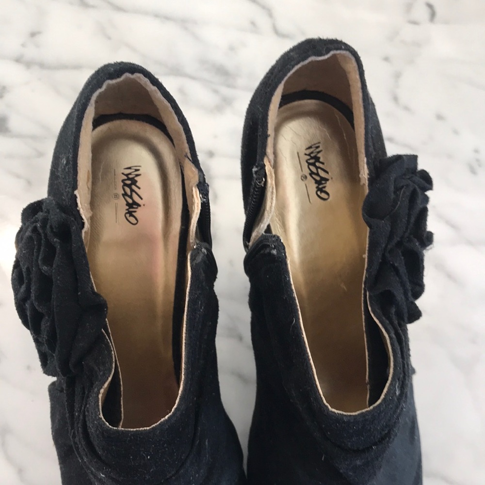 black heels - Picture 4 of 5